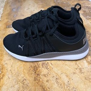 Brand new size Puma sneakers ! 9.5 men’s size 42.5 European size.